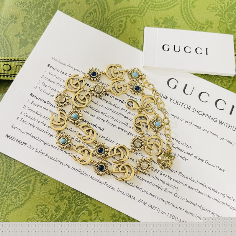 G*u*i necklaces